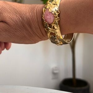 NEW with no tags Elegant Gold Tone and Pink Semiprecious Stone Women's Bracelet